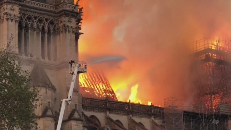 Sześciu strażaków, którzy gasili pożar katedry Notre Dame obwinianych o zbiorowy gwałt na 20-latce