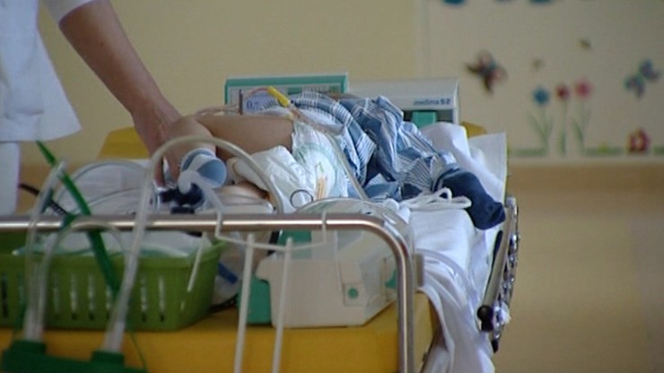 Łódź: niemowlę z poważnymi obrażeniami w szpitalu; prokuratura bada sprawę