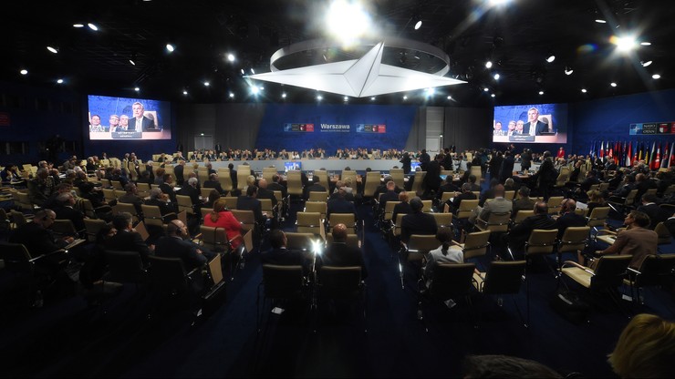 "Pośmiertne przedłużenie zimnej wojny". Włoska prasa o szczycie NATO