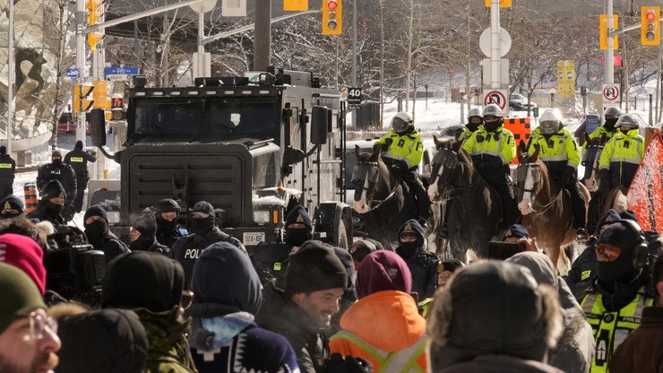 Kanada. Policja konna stratowała protestujących w Ottawie