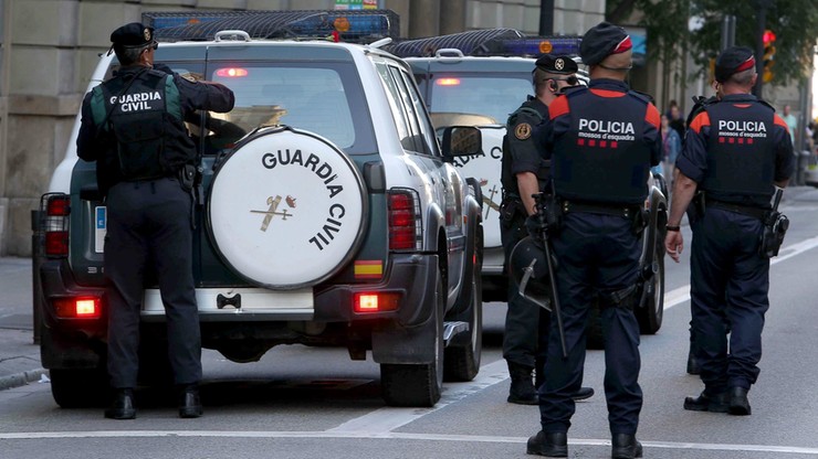 Hiszpańska policja zatrzymała mężczyznę w związku z atakami w Katalonii. Miał kupować materiały wybuchowe