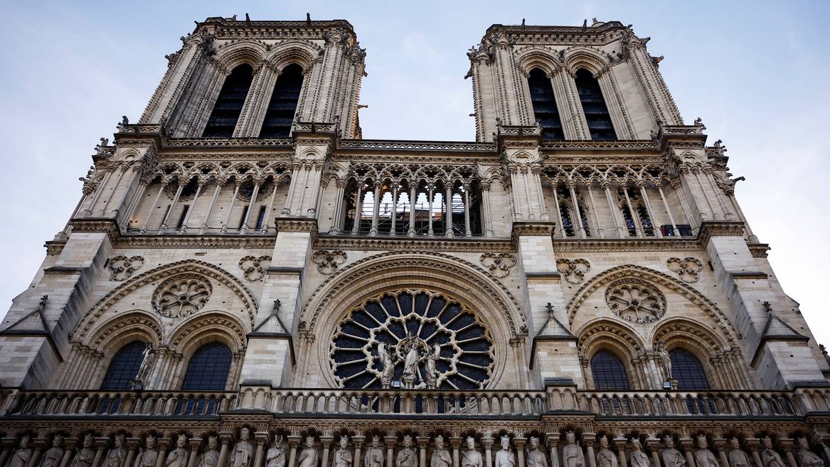 Notre Dame znów się otwiera. Tak wyglądają jej "nowe" wnętrza