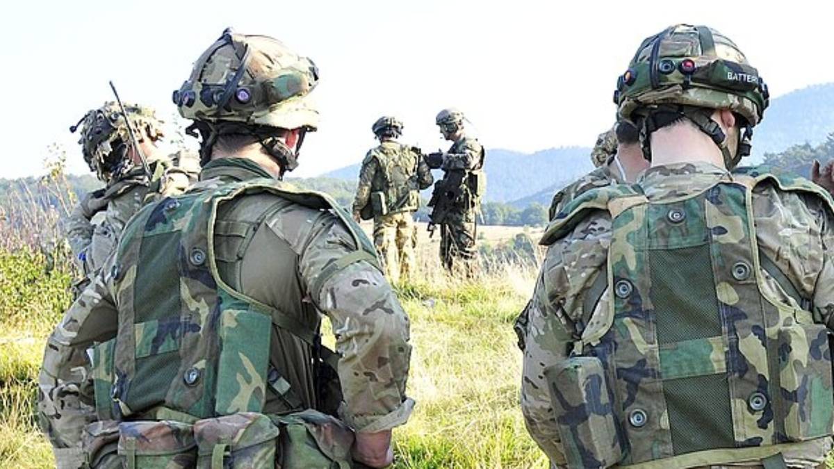 Brytyjska armia w gotowości. Czekają na rezultat spotkania na Alasce