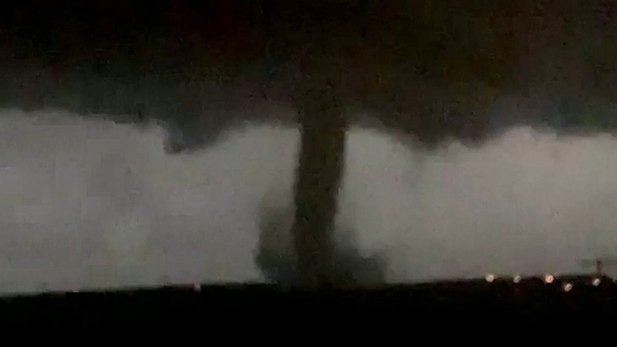 Najbardziej kosztowne tornado w historii Teksasu nad Dallas. Fot. VOA.