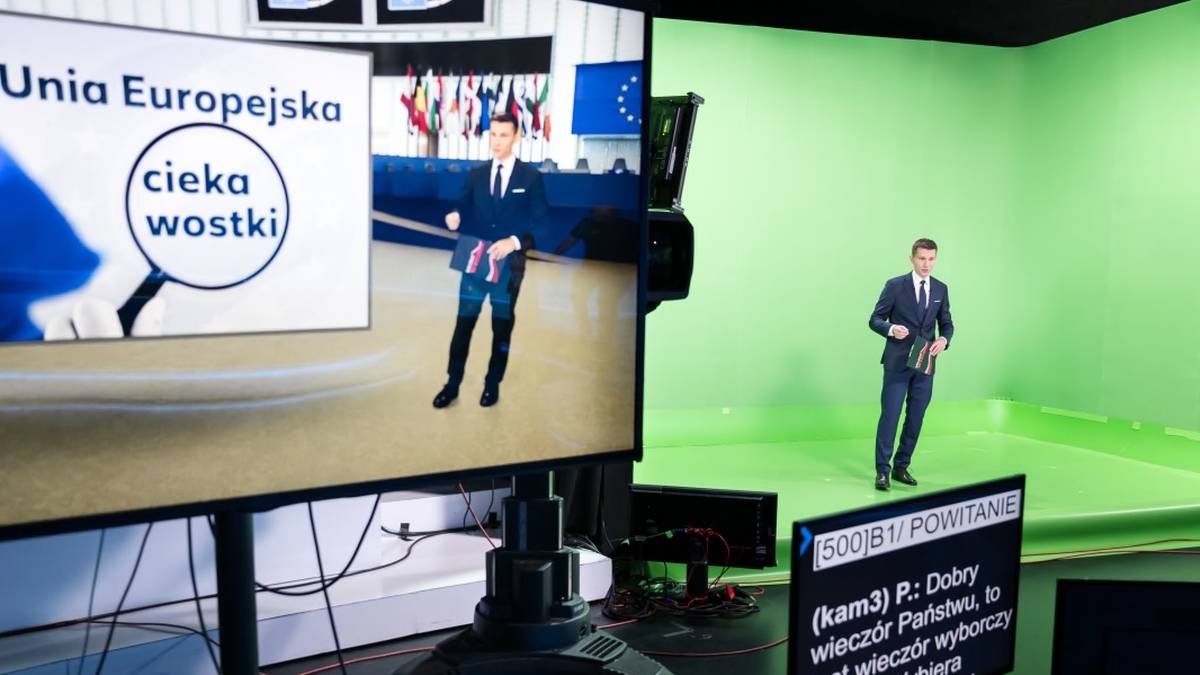 Mateusz Białkowski ma niezwykle trudne zadanie – dzięki realizacji zdjęć na greenboxie może być jednocześnie w studio i w… europarlamencie.