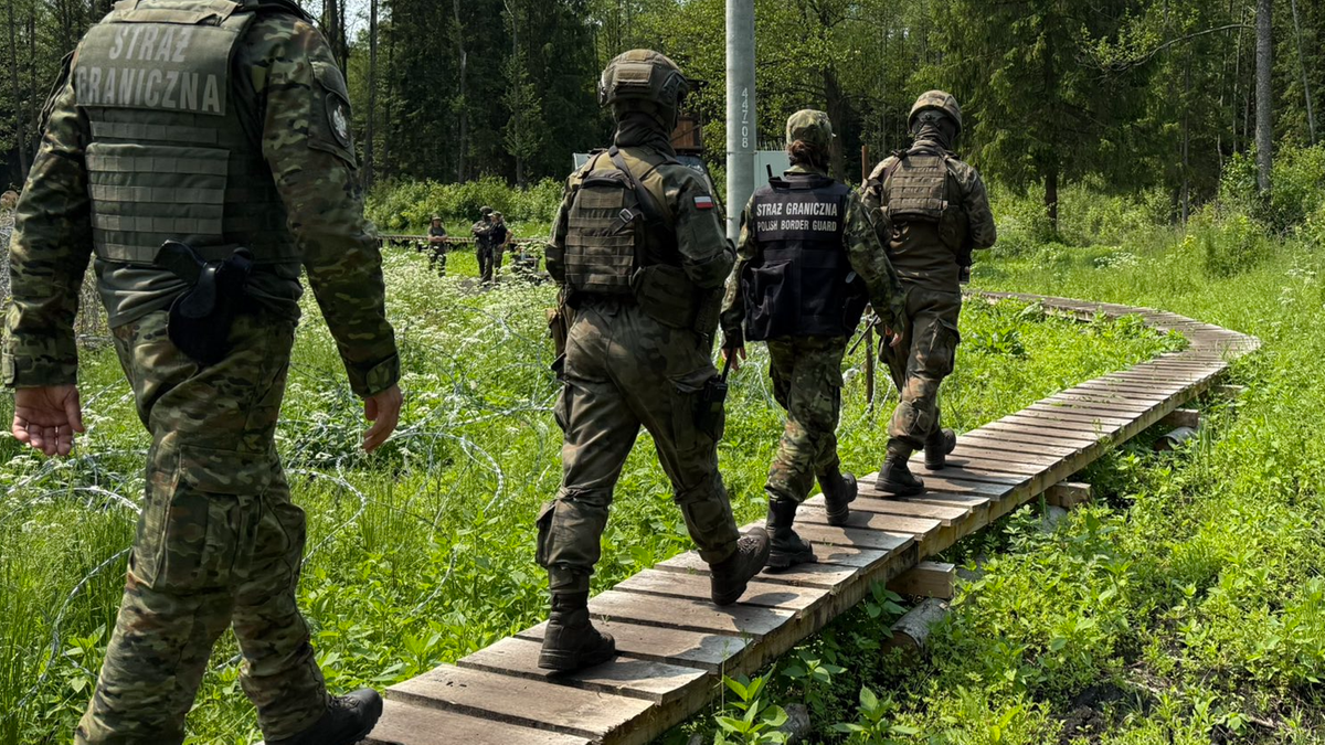 Migranci przedarli się do Polski. Trwają poszukiwania kilkunastu osób