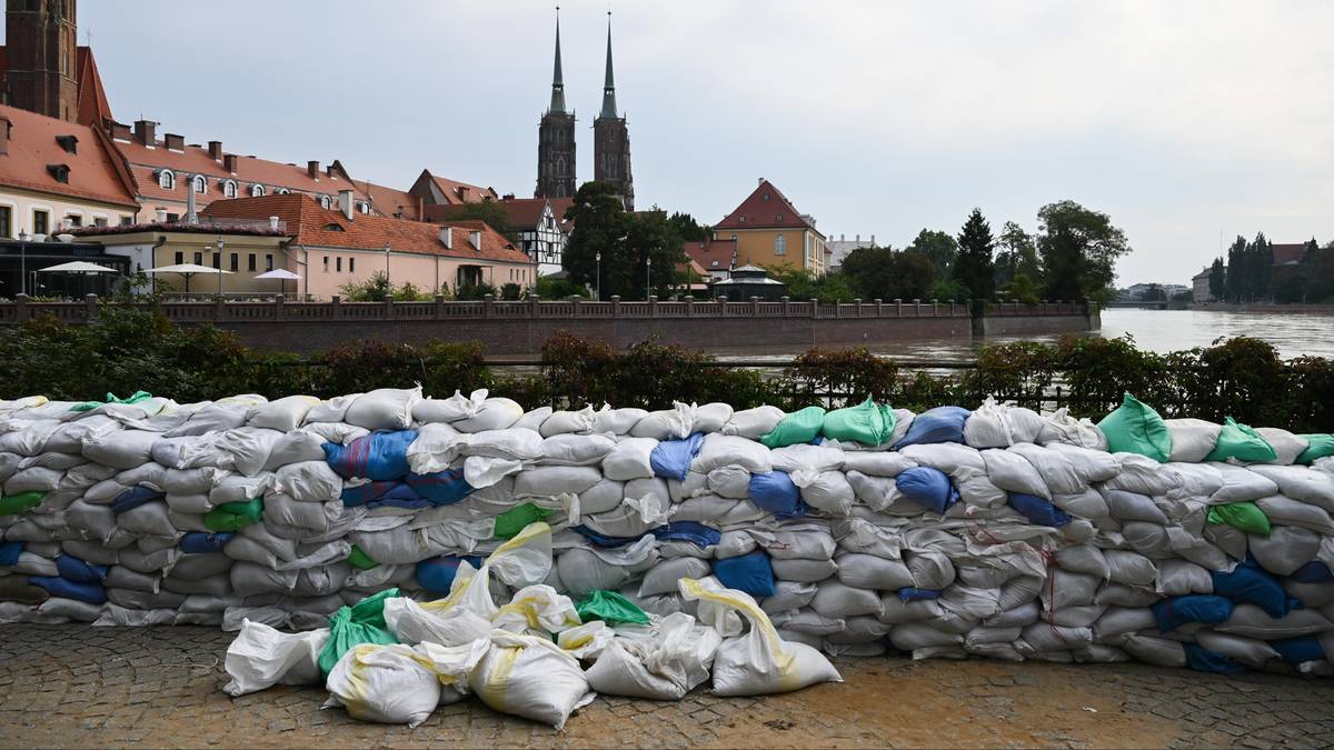 Nowe informacje z Wrocławia. IMGW ostrzega przed cofką