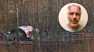 Kolaż: po lewej szczątki samolotu na miejscu katastrofy, po prawej zdjęcie Jeffreya Epsteina.