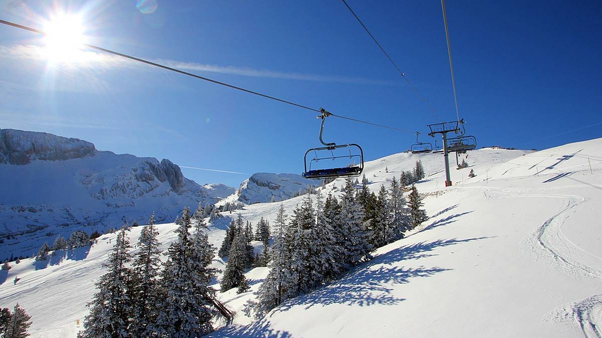 Dramat w kurorcie w Japonii. 22-latka "zawisła" na wyciągu, zmarła na atak serca