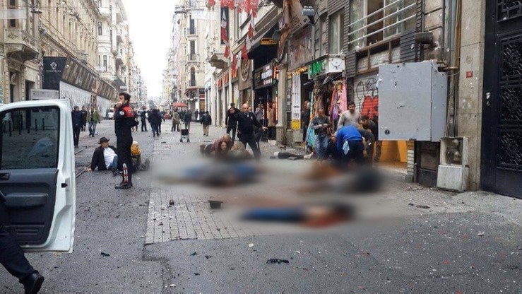 Ulica w Stambule przed i po zamachu. Szokujące zdjęcia