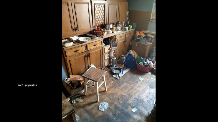 "Ostatnio spalili kuchnię". Bracia zamienili mieszkanie w melinę, lokal spłacają siostry