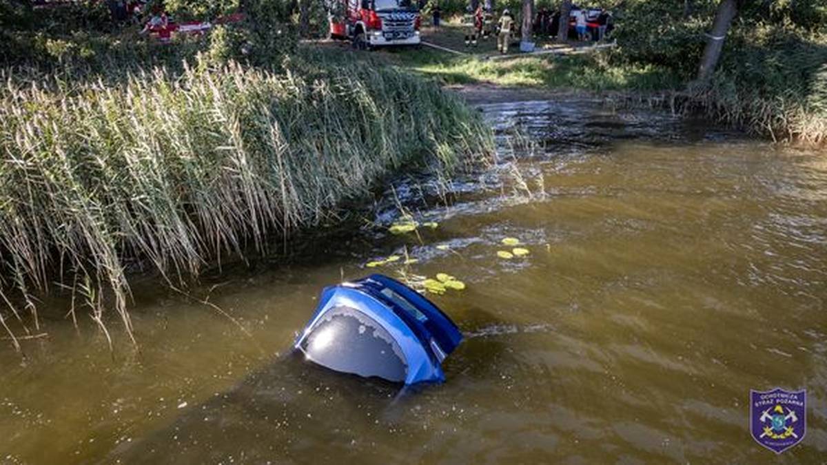 Tesla tonęła w jeziorze. Kierowca pomylił biegi