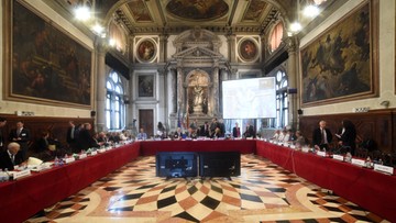 Komisja Wenecka o ustawie o policji: uprawnienia do inwigilacji zbyt szerokie