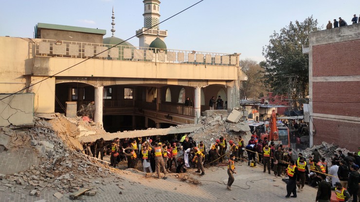 Pakistan. Wzrosła liczba ofiar, które zginęły w zamach samobójczym w meczecie