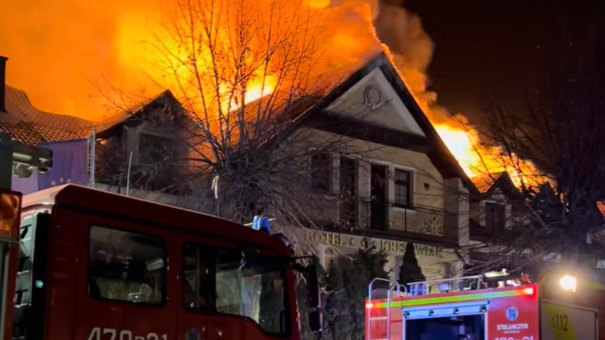 Pożar hotelu na Podlasiu. W akcji uczestniczyło około 100 strażaków