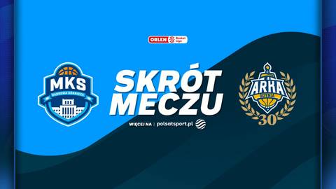 Grafika z herbem MKS Dąbrowa G&oacute;rnicza po lewej stronie, napisem "SKR&Oacute;T MECZU" pośrodku i herbem AMW Arka Gdynia po prawej stronie.