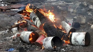 Kraków: ktoś palił beczki z niebezpiecznymi materiałami