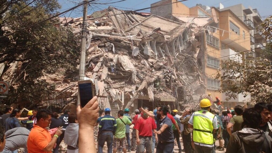 Zniszczenia w historycznej dzielnicy Colonia Del Valle po trzęsieniu ziemi w Meksyku. Fot. Twitter.