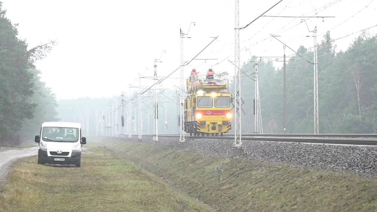 Nagłe zatrzymanie pociągu z niemal 500 pasażerami. Powodem uszkodzona trakcja