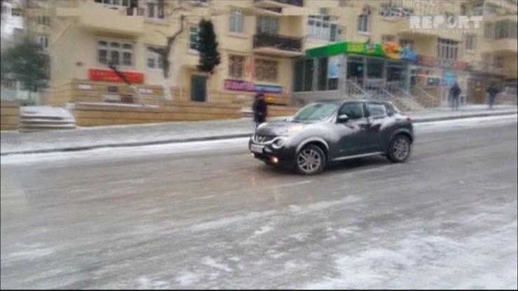 Azerbejdżan: kierowcy bezradni na oblodzonych ulicach