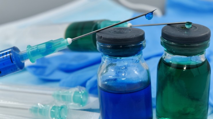 Szczepionka przeciwko koronawirusowi. Blisko połowa Polaków deklaruje, że jej nie przyjmie