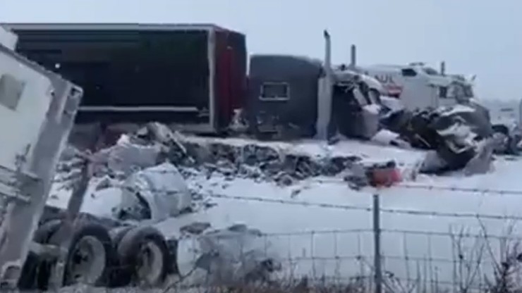 USA. Atak zimy w stanie Illinois. Ponad 100 aut rozbitych na autostradzie