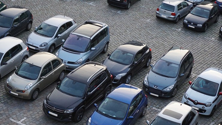 Duży wzrost liczby sprowadzanych i kupowanych samochodów w Polsce