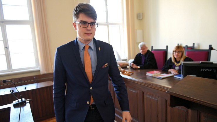 Sąd uznał, że Adamowicz poniżył oraz naruszył nietykalność cielesną wszechpolaka i umorzył sprawę