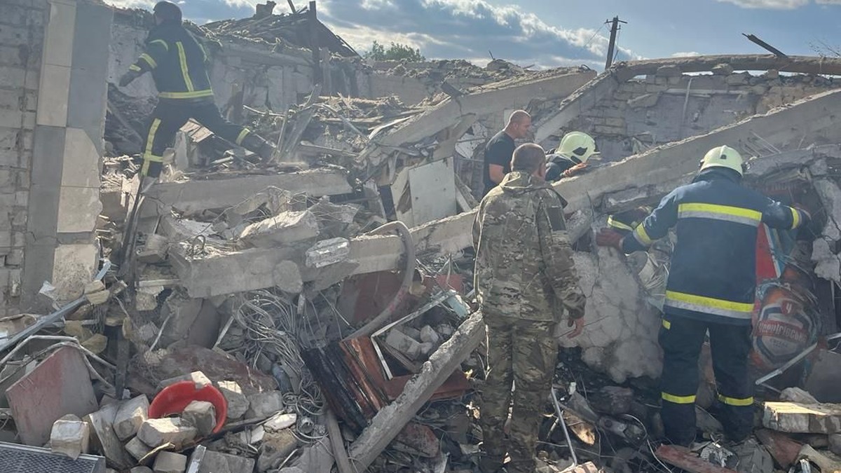 Ukraina. Rosyjska rakieta uderzyła w kawiarnię. Nie żyje 51 osób