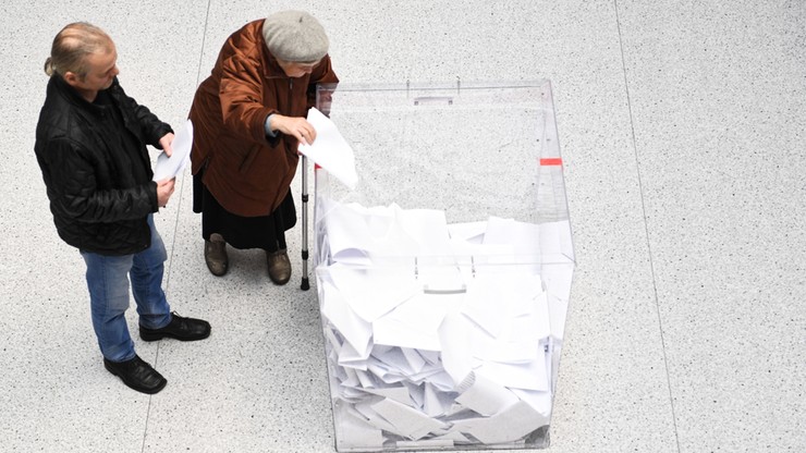 Ipsos: im wyborca starszy, tym chętniej głosuje na PiS