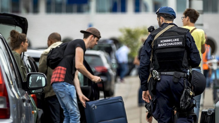 Holandia: aresztowano mężczyznę rozmawiającego o bombie