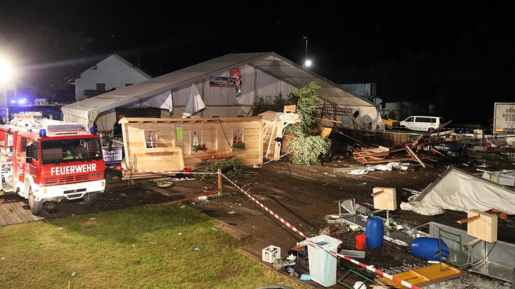 Austria: duży namiot zawalił się podczas festynu. Dwie osoby nie żyją; wielu rannych