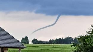 14.06.2023 06:00 Trąby powietrzne nad Polską? Na niebie pojawiły się ciemne leje. Zobacz je na zdjęciach