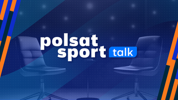Dwa fotele ustawione naprzeciwko siebie w studiu telewizyjnym "Polsat Sport Talk", z mikrofonem pośrodku. W tle widoczne logo programu.