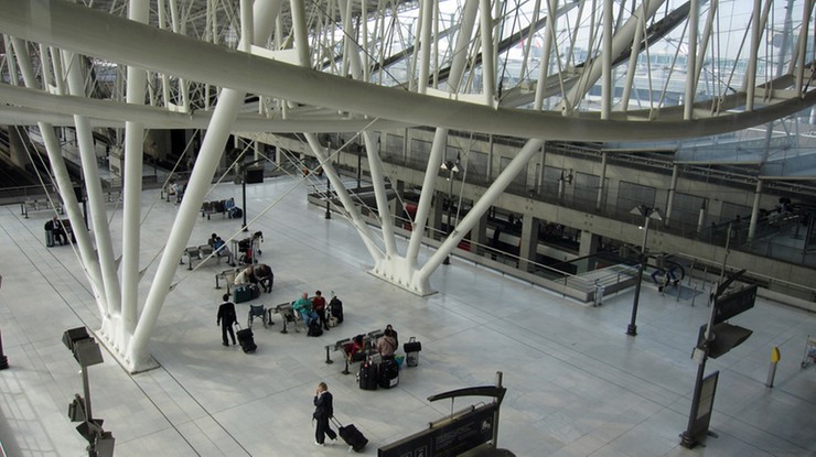 Francja: 8-latek od 10 dni zamknięty na lotnisku w Paryżu