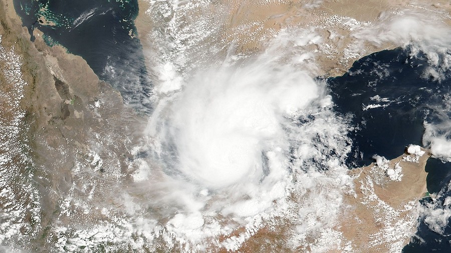 Cyklon tropikalny Sagar nad Zatoką Adeńską. Fot. NASA.