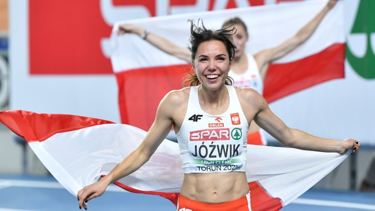 Joanna Jóźwik: To świetne uczucie biegać z flagą po zdobyciu medalu