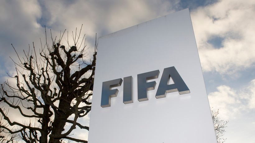 FIFA szykuje rewolucję! Mecze będą sędziować... roboty?