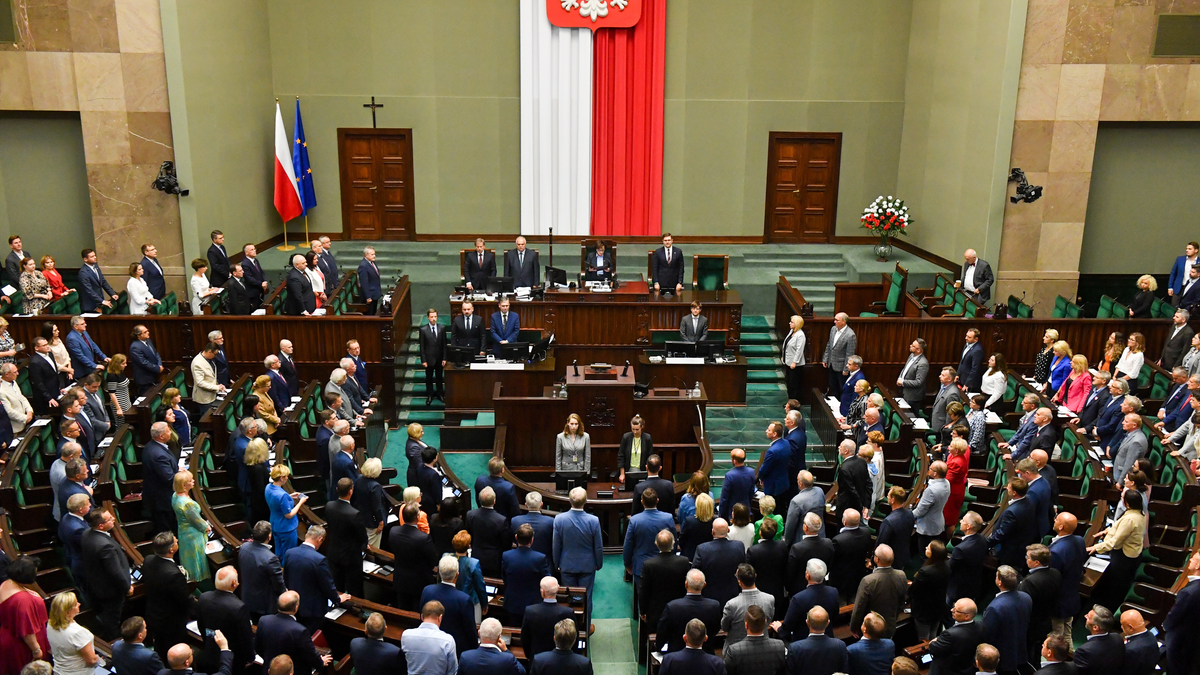 Sondaż IBRiS dla "Wydarzeń": Rośnie poparcie dla Konfederacji. Zjednoczona Prawica nadal na czele