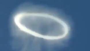02.08.2023 05:56 Na niebie pojawiły się tajemnicze białe pierścienie. Co to za zjawisko?