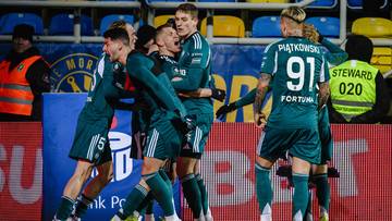 Piłkarze Legii Warszawa świętujący zdobycie bramki.