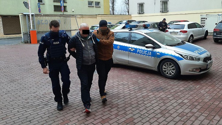 Warszawa. Ochroniarz wyrzucił mężczyznę z klubu. Wrócił z nożem i go zaatakował
