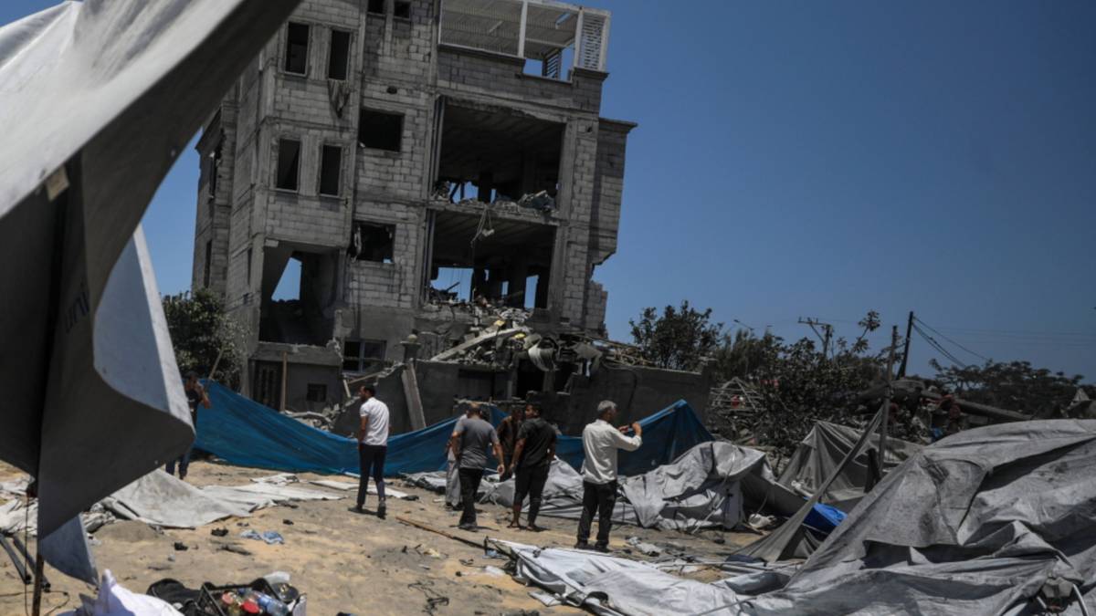 Gaza Strip. Israeli attacks on Al Mawasi and the beach. Nearly 90 people died