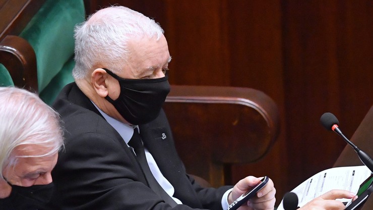 Kaczyński wręczył nominacje sekretarzom wojewódzkim PiS. "Przedłużenie ramienia Nowogrodzkiej"