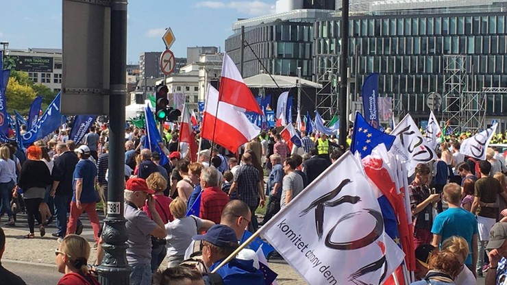 Marsz KOD i opozycji przeszedł ulicami Warszawy