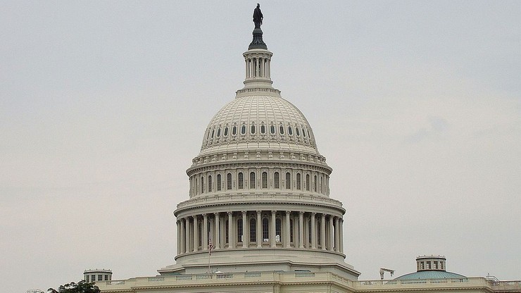 Amerykański Senat uchwalił reformę podatków. "To oszustwo Partii Republikańskiej"