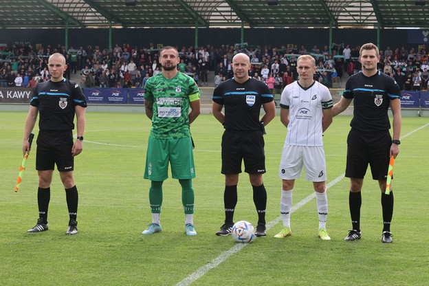 Szymon Marciniak na meczu IV ligi GKS Bełchatów - Sokół Aleksandrów Łódzki