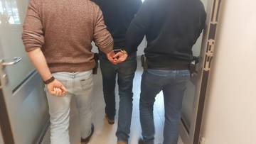 Oszukiwał "na BLIK-a", był poszukiwany pięcioma listami gończymi. Teraz trafił w ręce policji