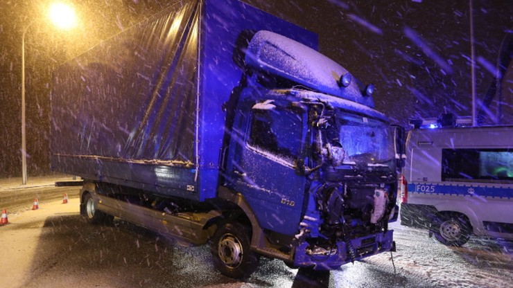 Zderzenie autobusu, samochodu ciężarowego i osobowego w Łodzi. Dziewięć osób zostało rannych