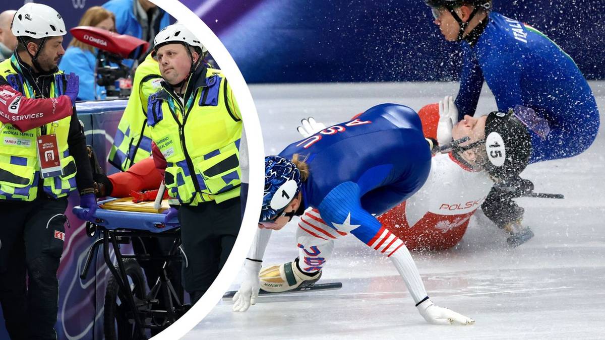 Łyżwiarka leży na lodzie po upadku, obok niej inna zawodniczka. Ratownicy medyczni są w pobliżu.